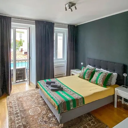 Deluxe City Center Flat Apartment